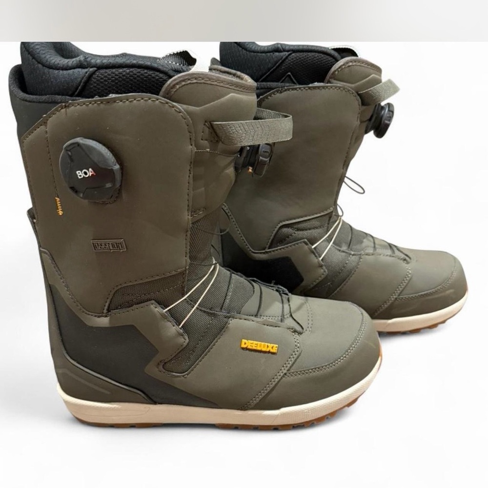 Luxe Black Snowboard Boots